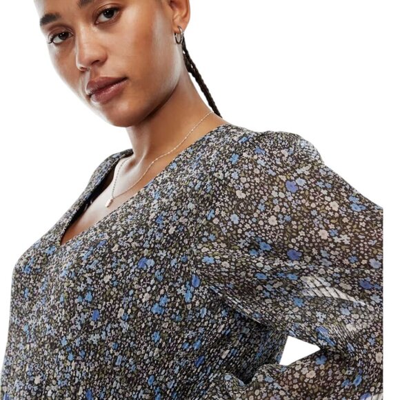 Aritzia Wilfred Daydreamer V-Neck Blouse - Picture 4 of 9